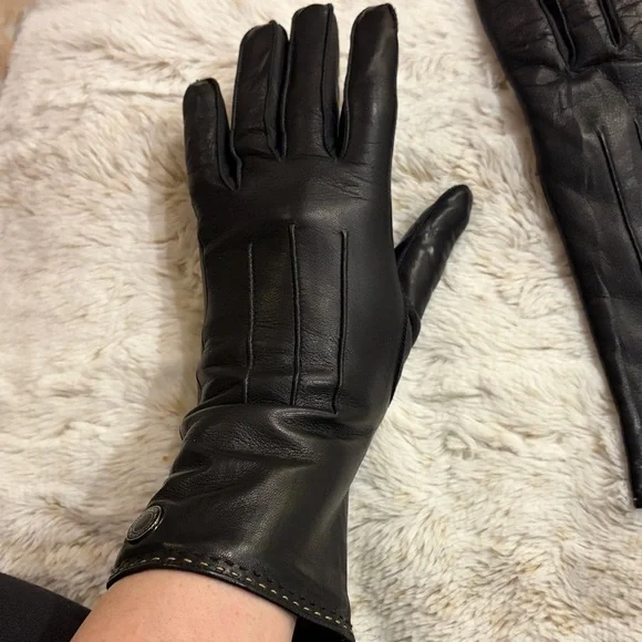 Coach Y2K Black Vintage Buttery Soft Leather Gloves ✨ Silver Logo Button Detail - Picture 8 of 9